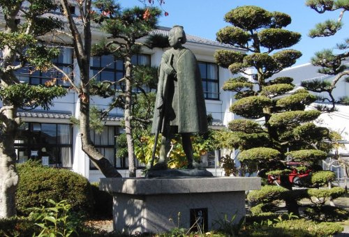 【小学校】日野町立日野小学校まで562ｍ