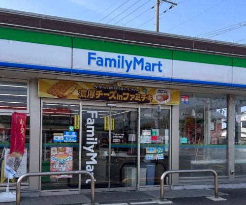 【コンビニエンスストア】ファミリーマート　日野町河原店まで851ｍ