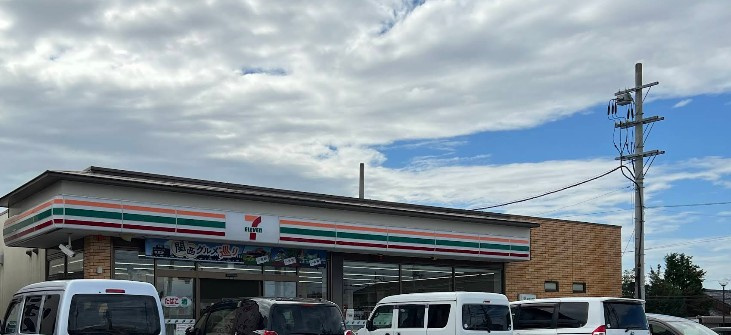 【コンビニエンスストア】セブンイレブン　近江八幡白鳥町店まで732ｍ