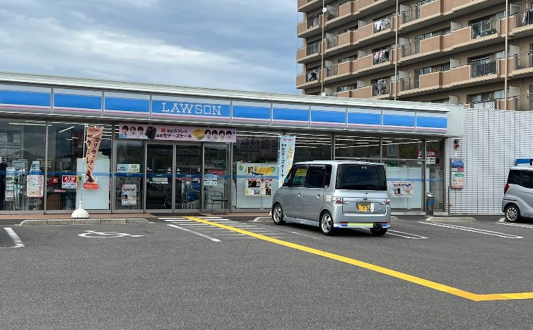 【コンビニエンスストア】ローソン　近江八幡駅南店まで977ｍ