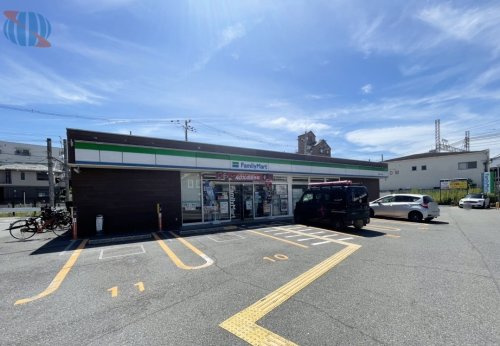【コンビニエンスストア】ファミリーマート　岸里東二丁目店まで320ｍ