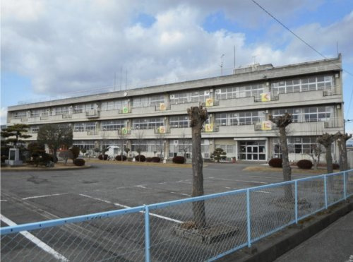 【小学校】上里町立　賀美小学校まで1379ｍ