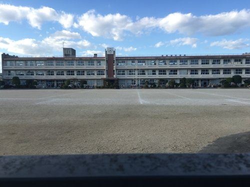 【小学校】岩瀬小学校まで567ｍ