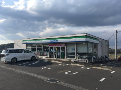 【コンビニエンスストア】ファミリーマート桜川友部店まで404ｍ