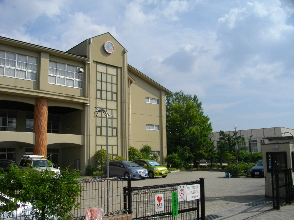 【小学校】西宮市立上ヶ原小学校まで905ｍ