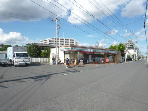 【コンビニエンスストア】セブンイレブン　越谷蒲生愛宕町店まで910ｍ