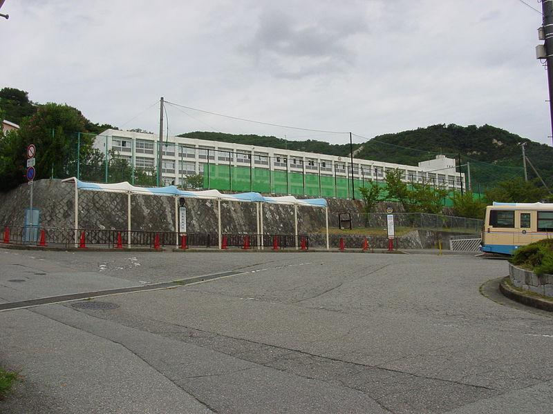 【高校】兵庫県立宝塚西高校まで838ｍ