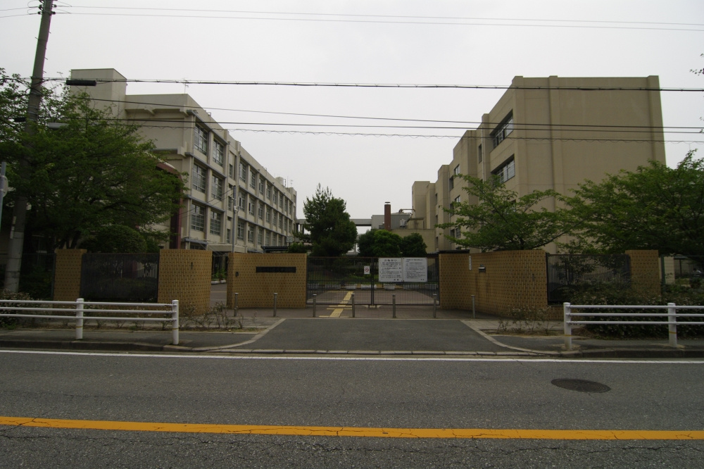 【中学校】尼崎市立　立花中学校まで1759ｍ