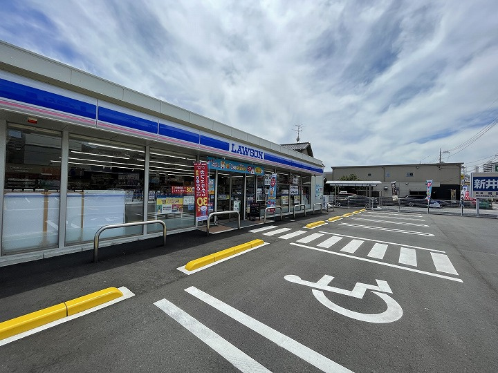 【コンビニエンスストア】ローソン　広島草津南駅前まで376ｍ