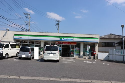 【コンビニエンスストア】ファミリーマート　大津黒津店まで147ｍ