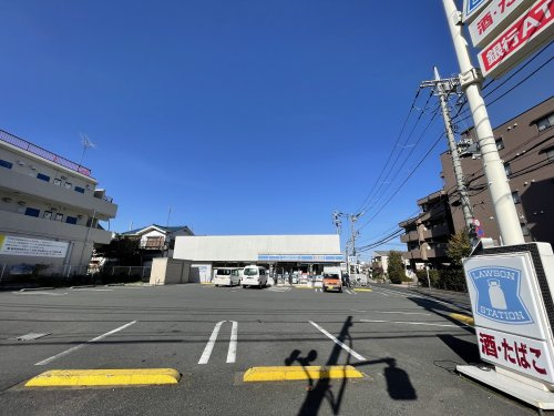 【コンビニエンスストア】ローソン　練馬春日町二丁目店まで334ｍ
