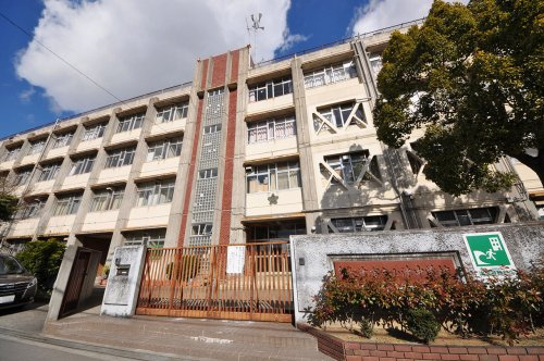 【中学校】泉大津市立小津中学校まで920ｍ