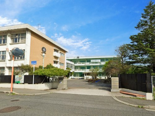 【小学校】熊野町立熊野第三小学校まで464ｍ
