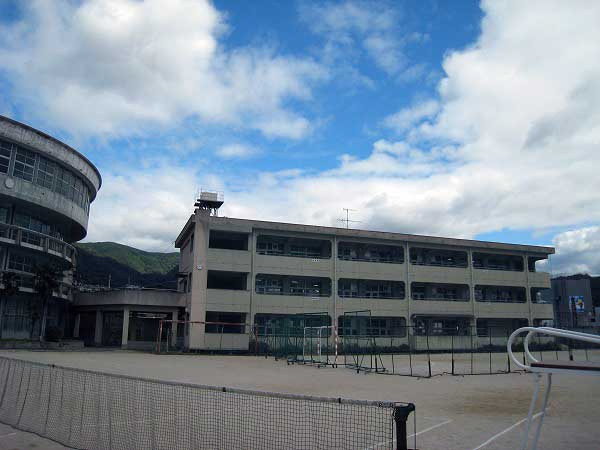 【中学校】片山中学校まで402ｍ
