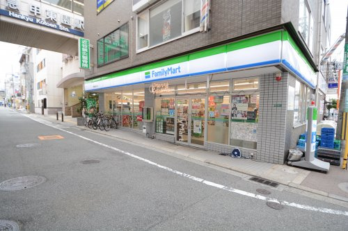 【コンビニエンスストア】ファミリーマート甲東園駅東口店まで277ｍ
