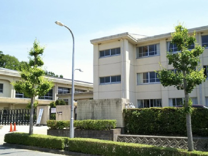 【小学校】川西市立北陵小学校まで850ｍ
