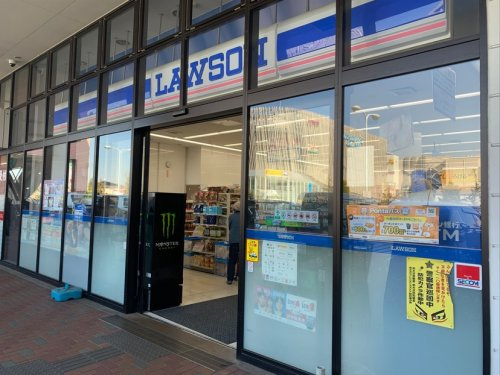 【コンビニエンスストア】ローソン　フォレストモール南大沢店まで723ｍ
