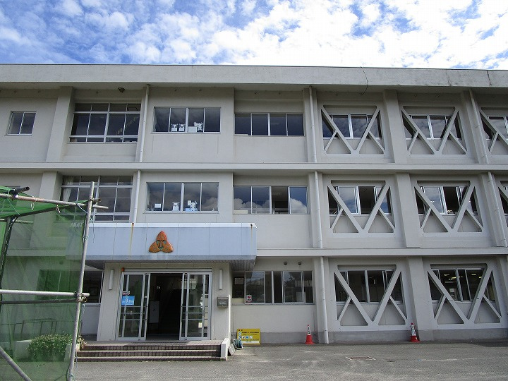 【小学校】中町小学校まで1436ｍ