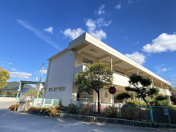 【小学校】下黒瀬小学校まで1978ｍ