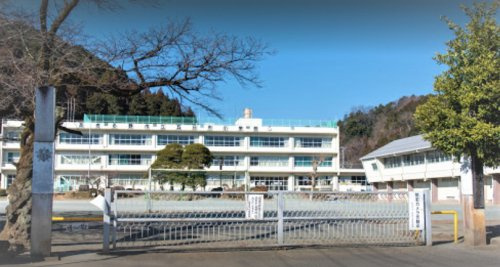 【小学校】あきる野市立五日市小学校まで1422ｍ