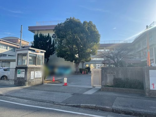 【小学校】高知市立潮江小学校まで849ｍ