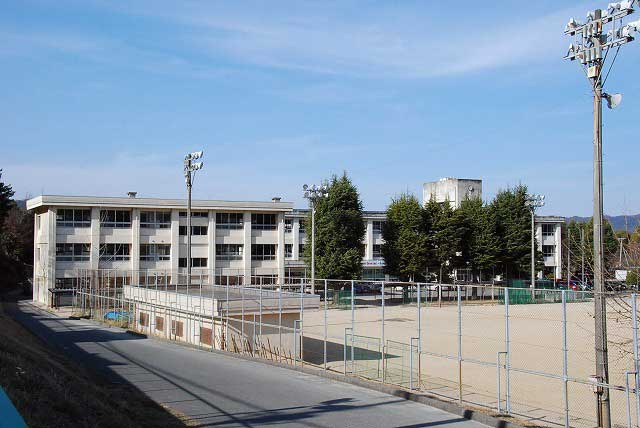 【中学校】高屋中学校まで1423ｍ