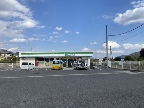 【コンビニエンスストア】ファミリーマート　西条三升原店まで1120ｍ