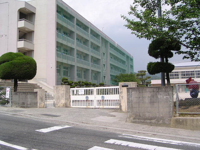 【小学校】昭和西小学校まで1617ｍ