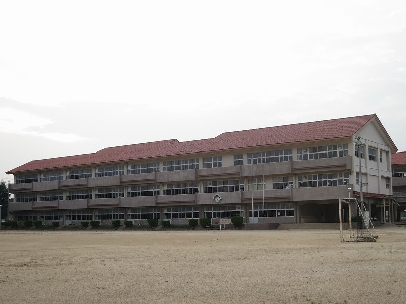 【中学校】坂西中学校まで730ｍ