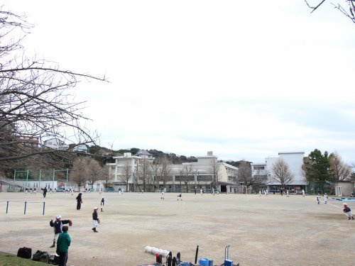 【小学校】横須賀市立鴨居小学校まで1088ｍ