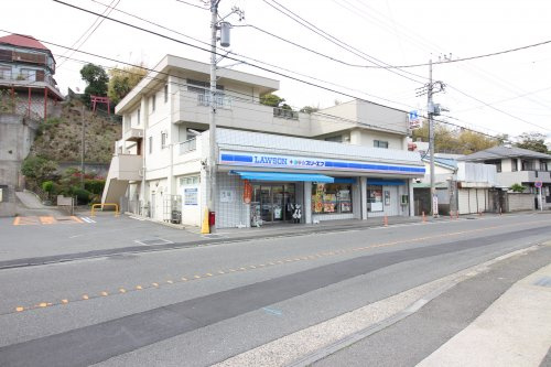 【コンビニエンスストア】ローソン　LAWSON+スリーエフ横須賀鴨居店まで552ｍ