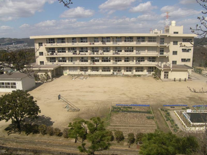 【小学校】福山市立旭丘小学校まで940ｍ