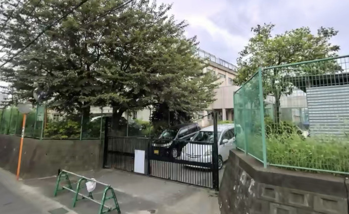 【中学校】松戸市立六実中学校まで1604ｍ
