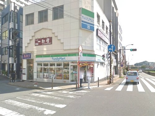 【コンビニエンスストア】ファミリーマート秦野本町店まで389ｍ