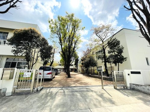 【中学校】高島第三中学校まで979ｍ