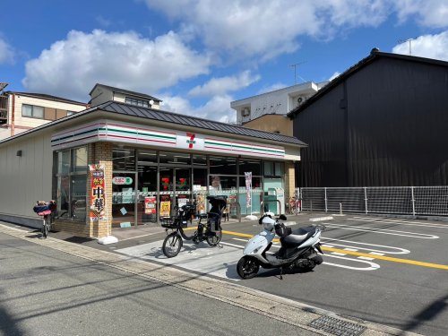 【コンビニエンスストア】セブンイレブン　京都太秦大映通店まで161ｍ