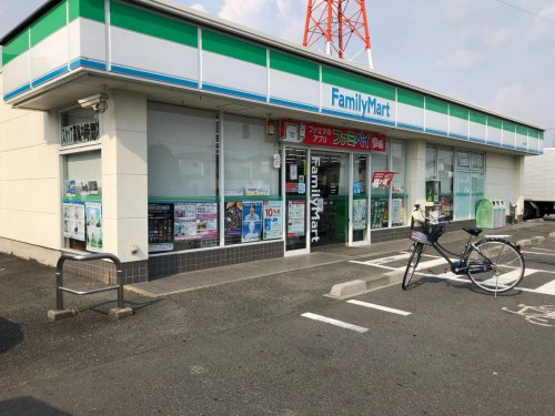 【コンビニエンスストア】ファミリーマート　肥塚南店まで765ｍ