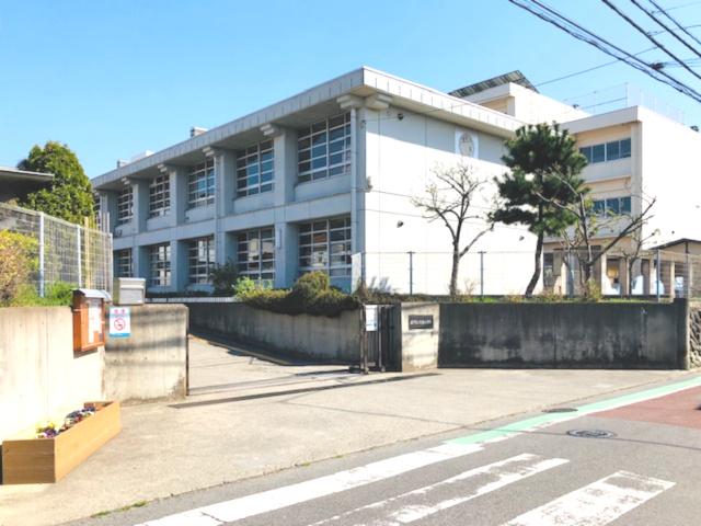 【小学校】藤沢市立片瀬小学校まで1361ｍ