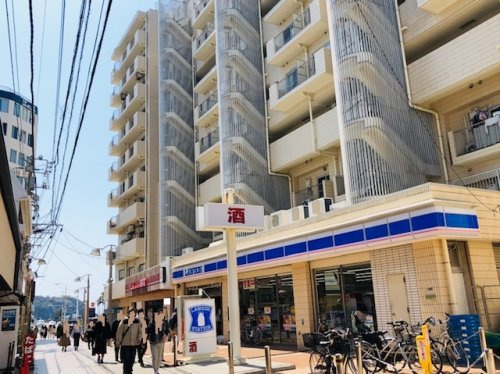 【コンビニエンスストア】ローソン片瀬海岸店まで527ｍ