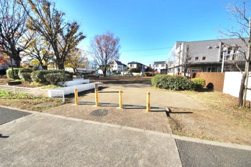 【公園】ともだち公園まで528ｍ