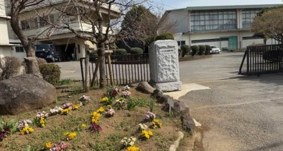 【中学校】陸中学校まで2440ｍ