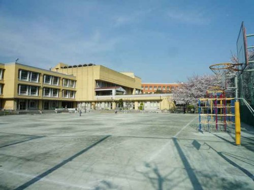 【小学校】世田谷区立中町小学校まで645ｍ