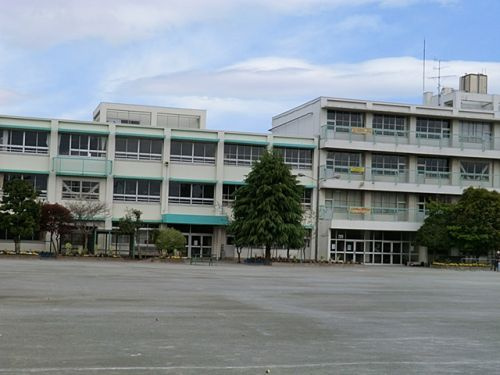 【小学校】所沢市立富岡小学校まで1300ｍ