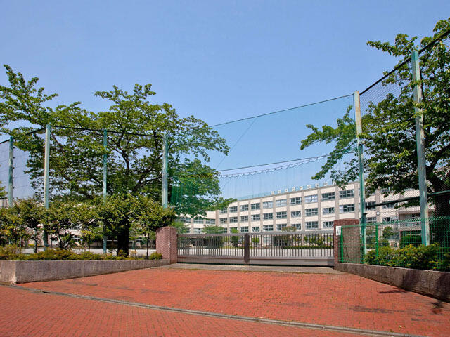 【中学校】足立区立竹の塚中学校まで739ｍ