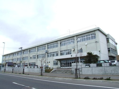 【中学校】札幌市立札苗北中学校まで767ｍ