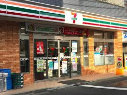 【コンビニエンスストア】セブンイレブン　横浜白幡向町店まで434ｍ