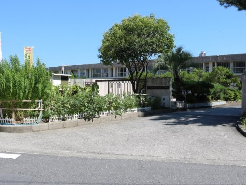 【小学校】吹田市立藤白台小学校まで790ｍ