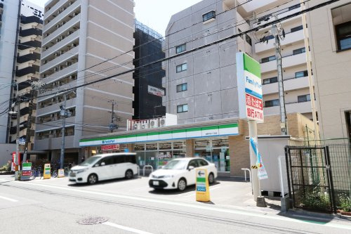 【コンビニエンスストア】ファミリーマート　城東中央二丁目店まで291ｍ