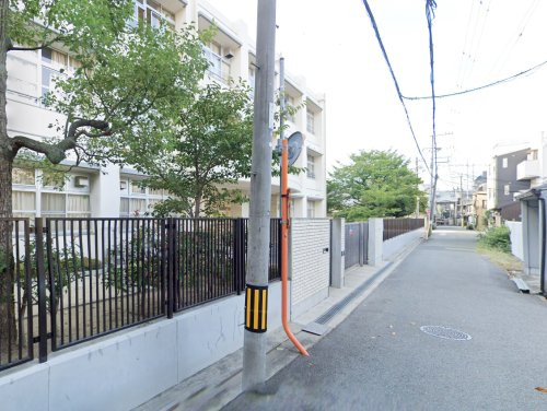 【小学校】大阪市立神津小学校まで596ｍ