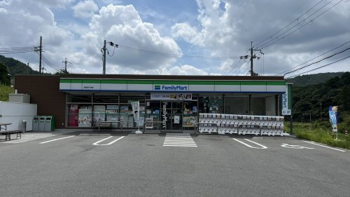 【コンビニエンスストア】ファミリーマート　能勢町平通店まで315ｍ